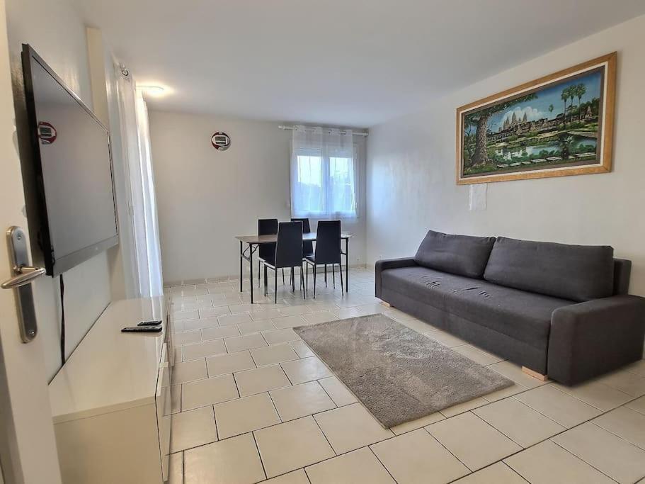 Le Cosy Wiener *Paris*Gare A 300 M*Disneyland* Champs-Sur-Marne Bagian luar foto