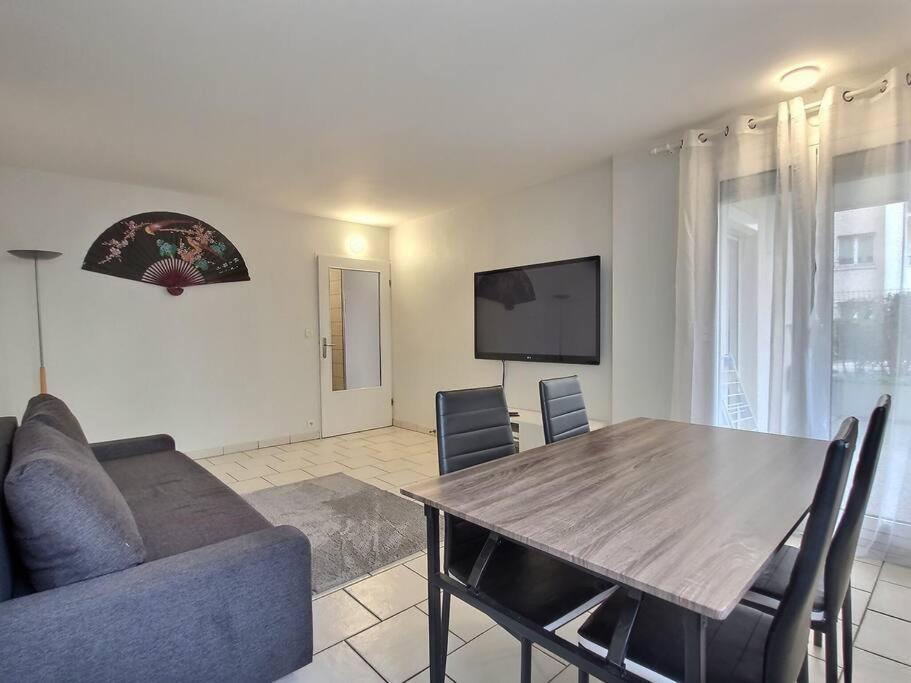 Le Cosy Wiener *Paris*Gare A 300 M*Disneyland* Champs-Sur-Marne Bagian luar foto