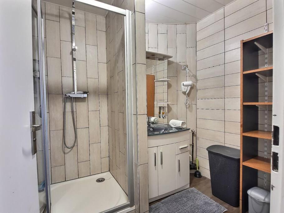 Le Cosy Wiener *Paris*Gare A 300 M*Disneyland* Champs-Sur-Marne Bagian luar foto
