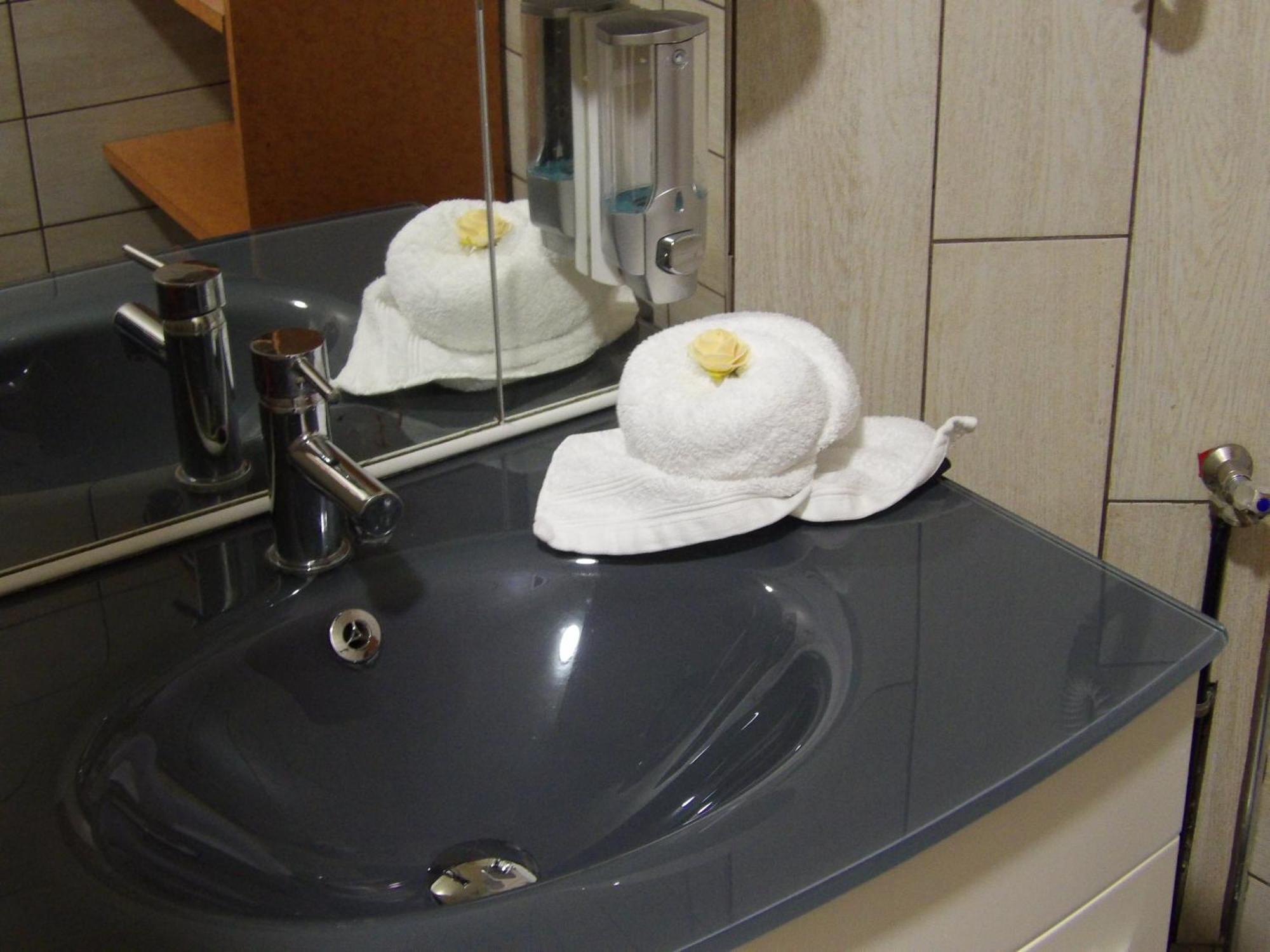 Le Cosy Wiener *Paris*Gare A 300 M*Disneyland* Champs-Sur-Marne Bagian luar foto